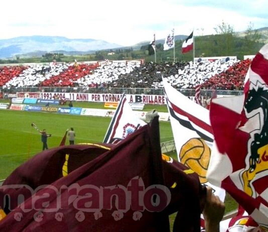 Il sole in faccia, le panchine di fronte, il primo tifo vero. Cara Maratona, quante ne hai vissute
