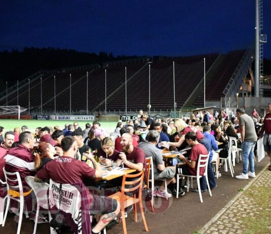 OA, anniversario speciale. Calici sotto la curva e premiazione delle vetrine amaranto