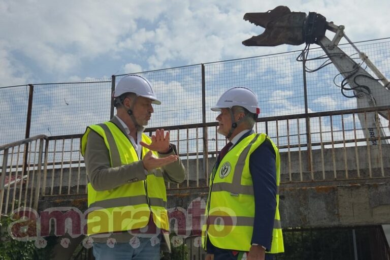 Taglio del nastro al cantiere dello stadio