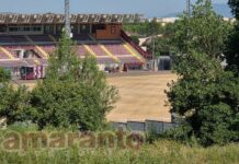 Manutenzione sul prato del Comunale. In corso la conversione in gramigna ibrida