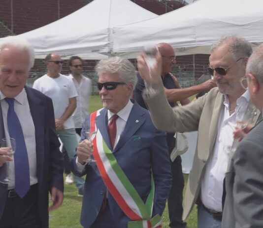 VIDEO / Le istituzioni al varo del cantiere del Città di Arezzo. Gli auguri di Giani e Ghinelli