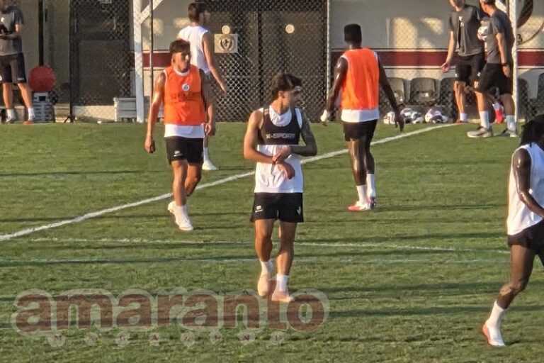 Prestito dal Sassuolo, primo allenamento per Leone. Striscione dei tifosi sulle nuove maglie