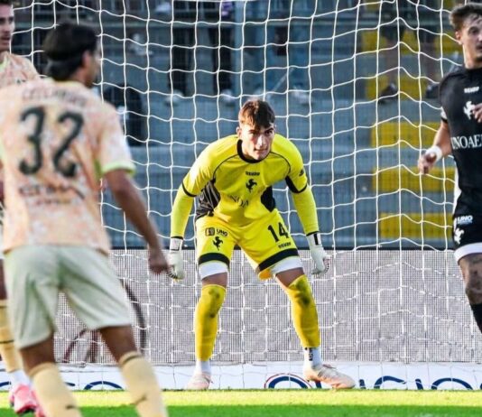 Riflesso prodigioso di Nunziante sulla bordata di Strefezza. Al portiere il premio di giornata