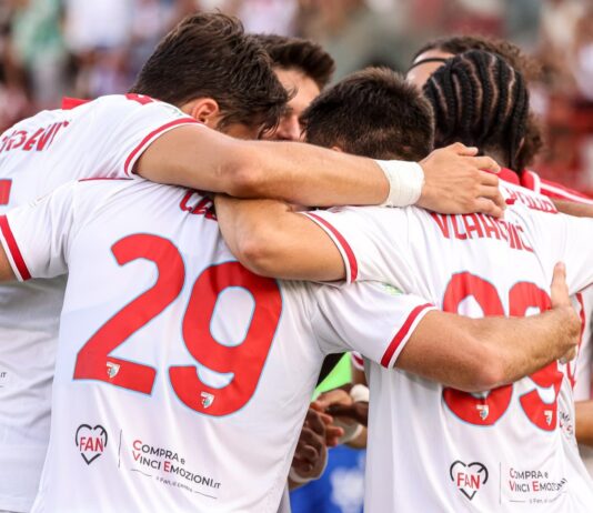 Il Mantova aggancia il Palermo in vetta alla classifica. Cadono Pisa e Verona. Crisi Samp