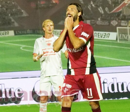 L’Arezzo non segna e la Cremonese (in dieci) strappa un punto. Al Comunale finisce 0-0
