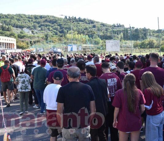 Sold out nella sud e in tribuna laterale. Quasi esaurito il settore ospiti di Carrara