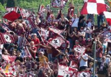 In curva sud non c’è più un posto libero. Un altro pienone per la notturna di sabato