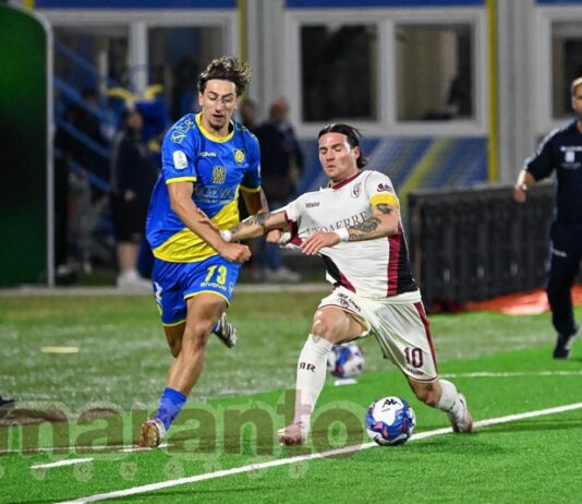 Un brutto Arezzo senza tiri in porta. La Carrarese passa nei minuti finali. Finisce 2-1