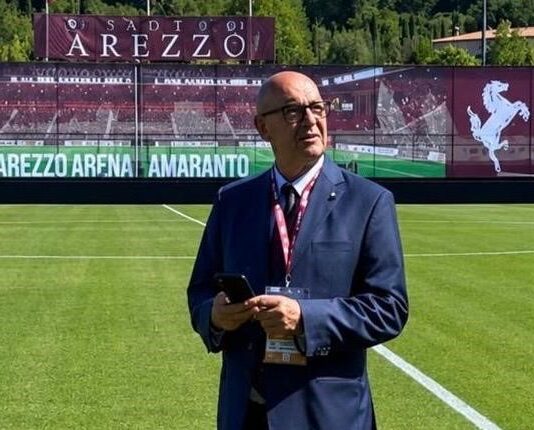 Sociologo con un master in comunicazione. Le relazioni istituzionali dell’Arezzo a D’Acunzo