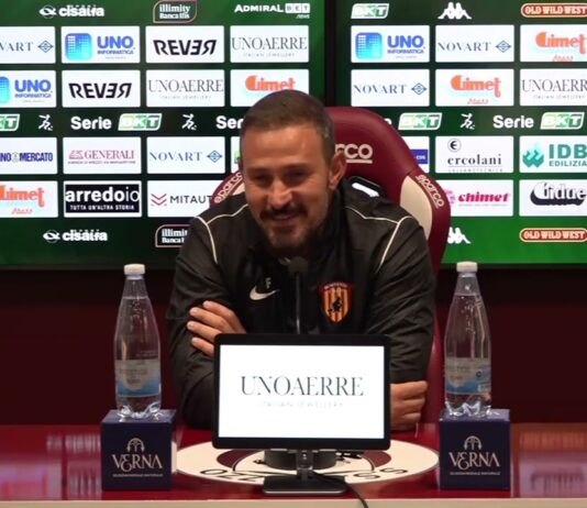 VIDEO / Le lacrime di Floro per il gran ritorno: “Grazie Arezzo, mi sono commosso”